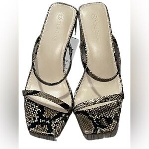 The Drop Avery Sand Sandal Heels, NWT, Size 8